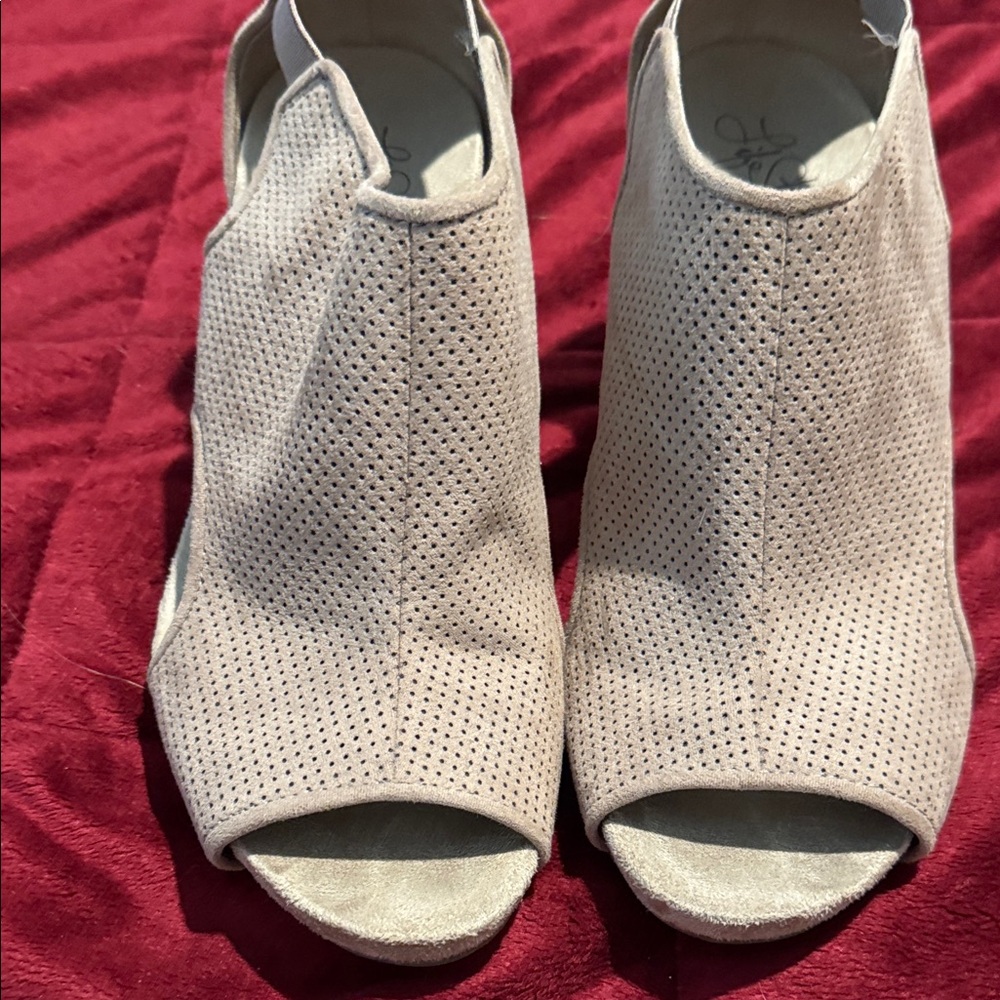 Life Stride Cream Peep-Toe Heeled Boots